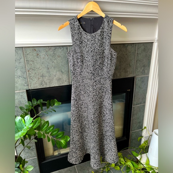 Zara Herringbone Fit & Flare Sleeveless Midi Dress Black Off White - Picture 2 of 7